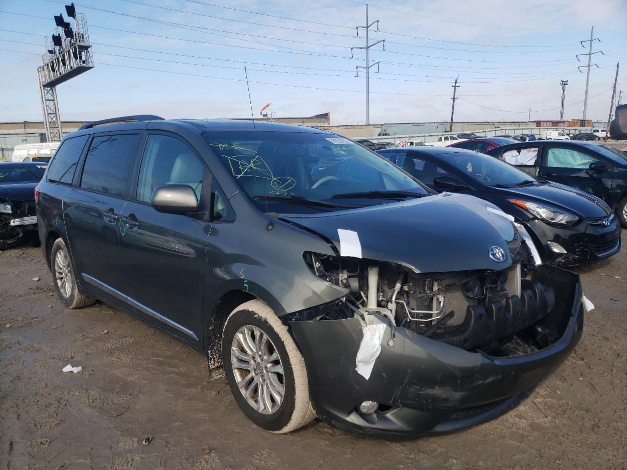 TOYOTA SIENNA XLE 2012 con VIN 5TDYK3DC6CS218237 - Foto de la subasta