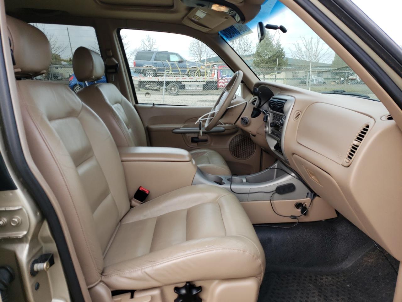 Photo 5 from auction – 2001 FORD EXPLORER S with VIN 1FMZU77E91UC27702
