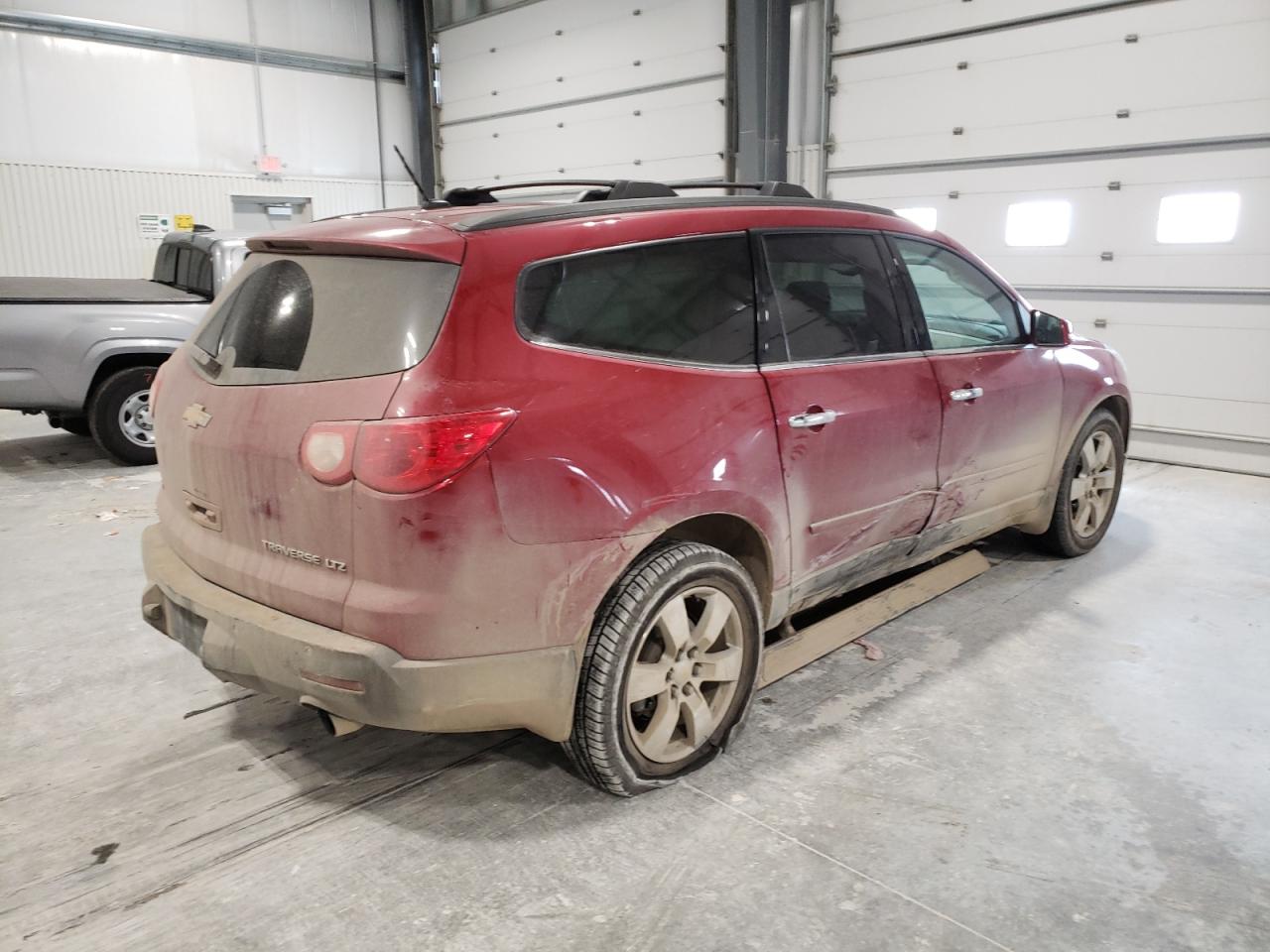 Photo 4 from auction – 2012 CHEVROLET TRAVERSE L with VIN 1GNKVLEDXCJ406882