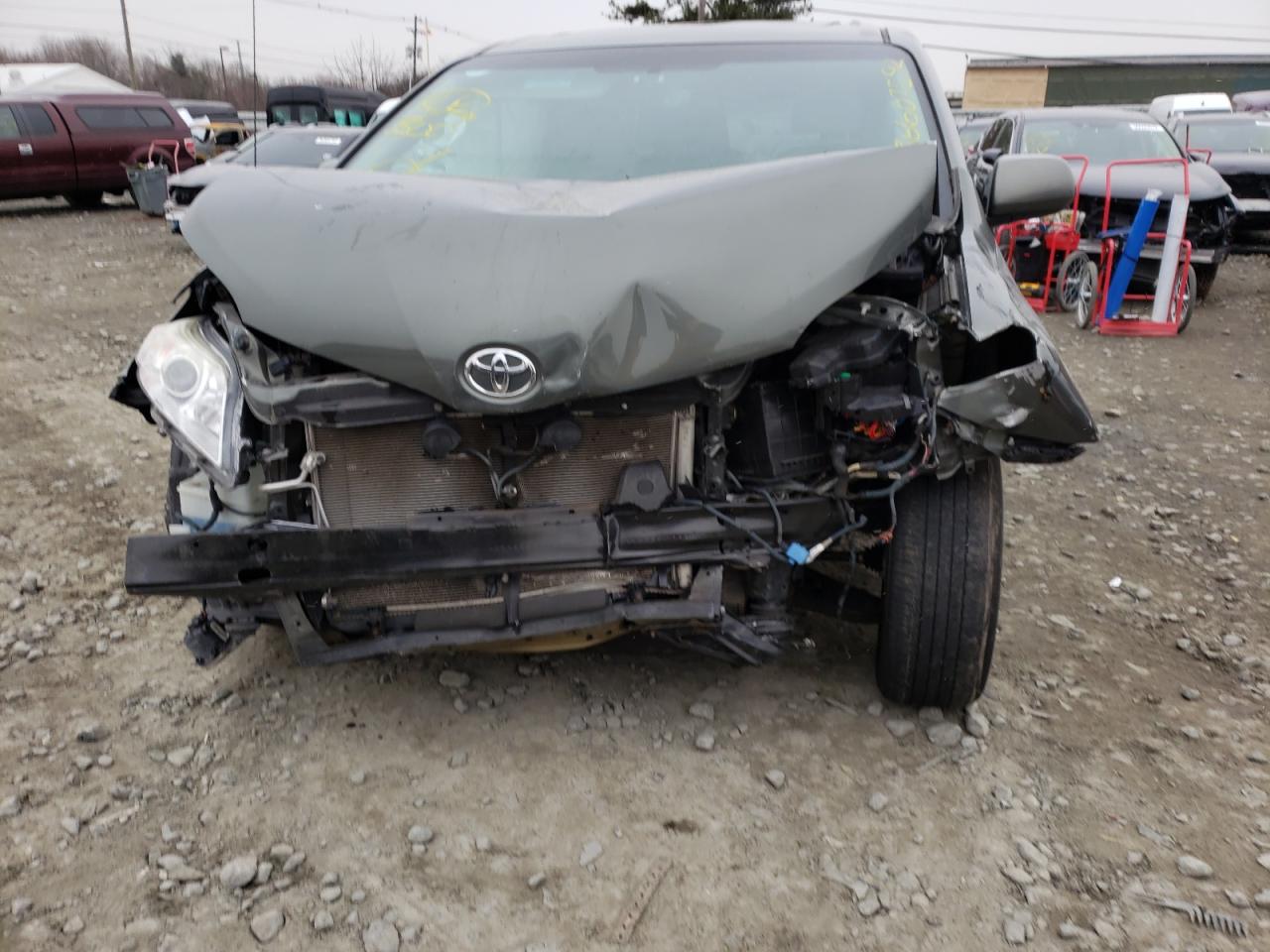 Photo 7 from auction – 2013 TOYOTA SIENNA XLE with VIN 5TDDK3DC2DS062004