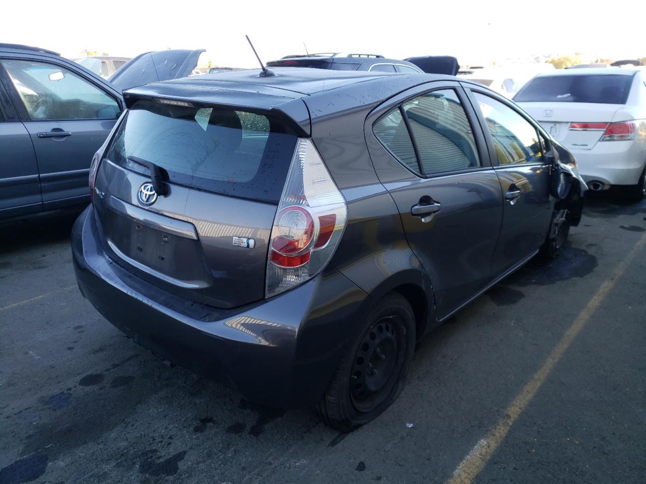 Photo 4 from auction – 2013 TOYOTA PRIUS C with VIN JTDKDTB37D1052912