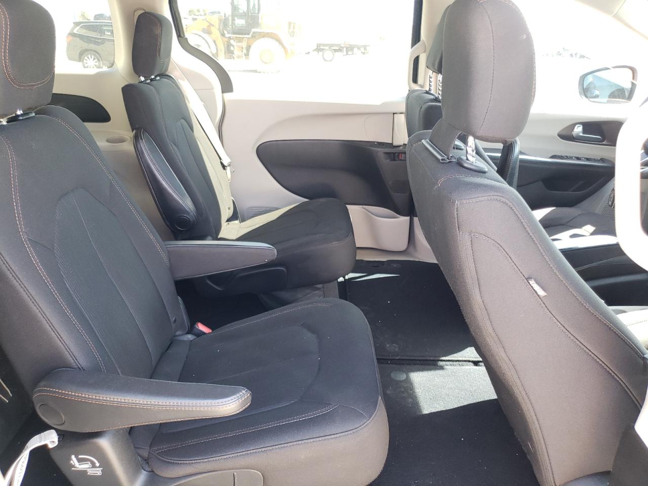 Photo 6 from auction – 2017 CHRYSLER PACIFICA T with VIN 2C4RC1DG9HR665413