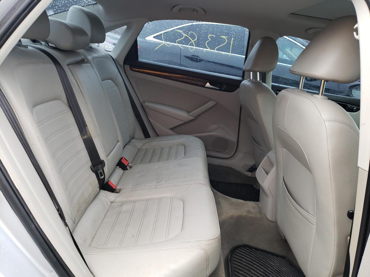 Photo 6 from auction – 2012 VOLKSWAGEN PASSAT SEL with VIN 1VWCH7A31CC058528