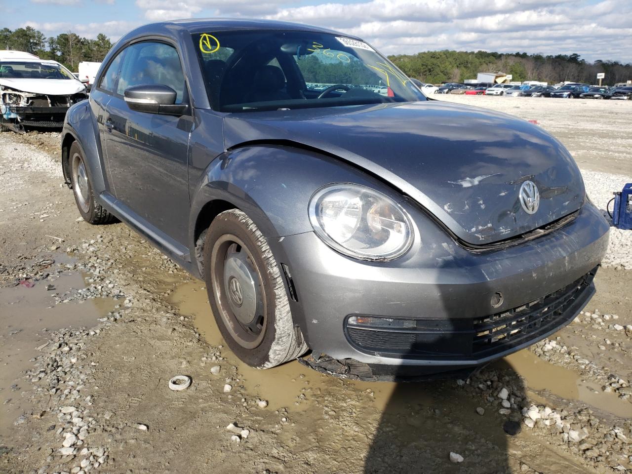 VOLKSWAGEN BEETLE 2012 مع رقم تعريف المركبة 3VWJP7AT8CM622166 - صورة من المزاد