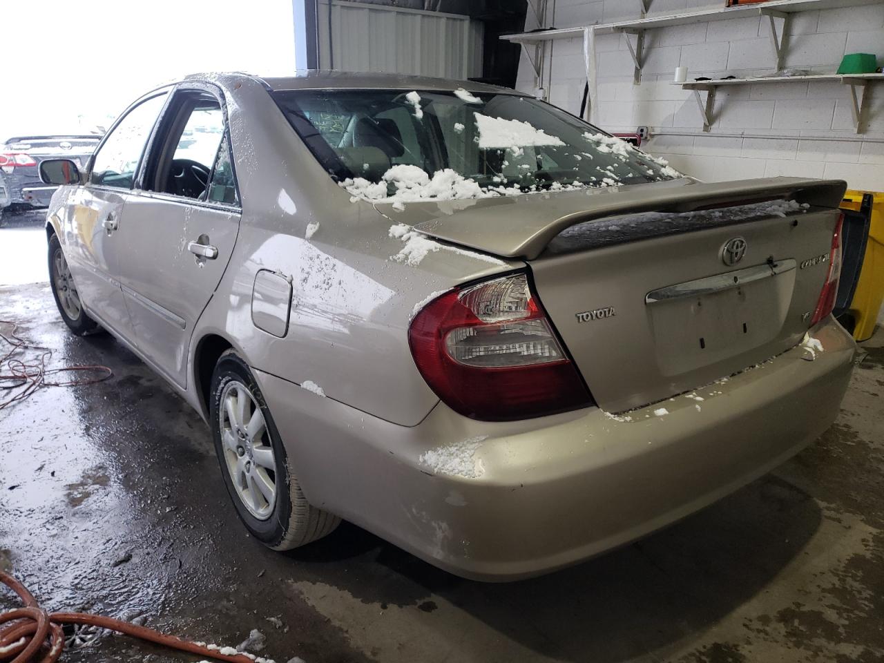 Photo 3 from auction – 2004 TOYOTA CAMRY LE with VIN 4T1BF30K54U585789