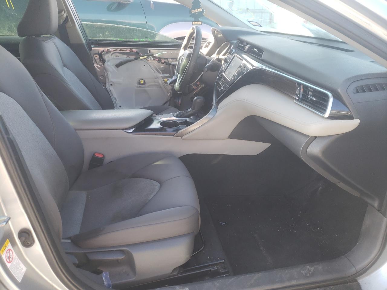 Photo 5 from auction – 2018 TOYOTA CAMRY L with VIN 4T1B11HK1JU650446