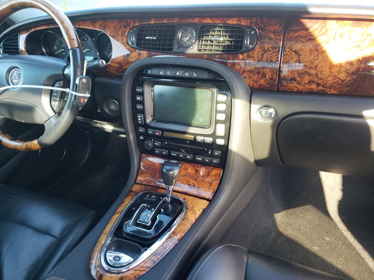 Photo 9 from auction – 2006 JAGUAR XJR with VIN SAJWA73C76TH00535