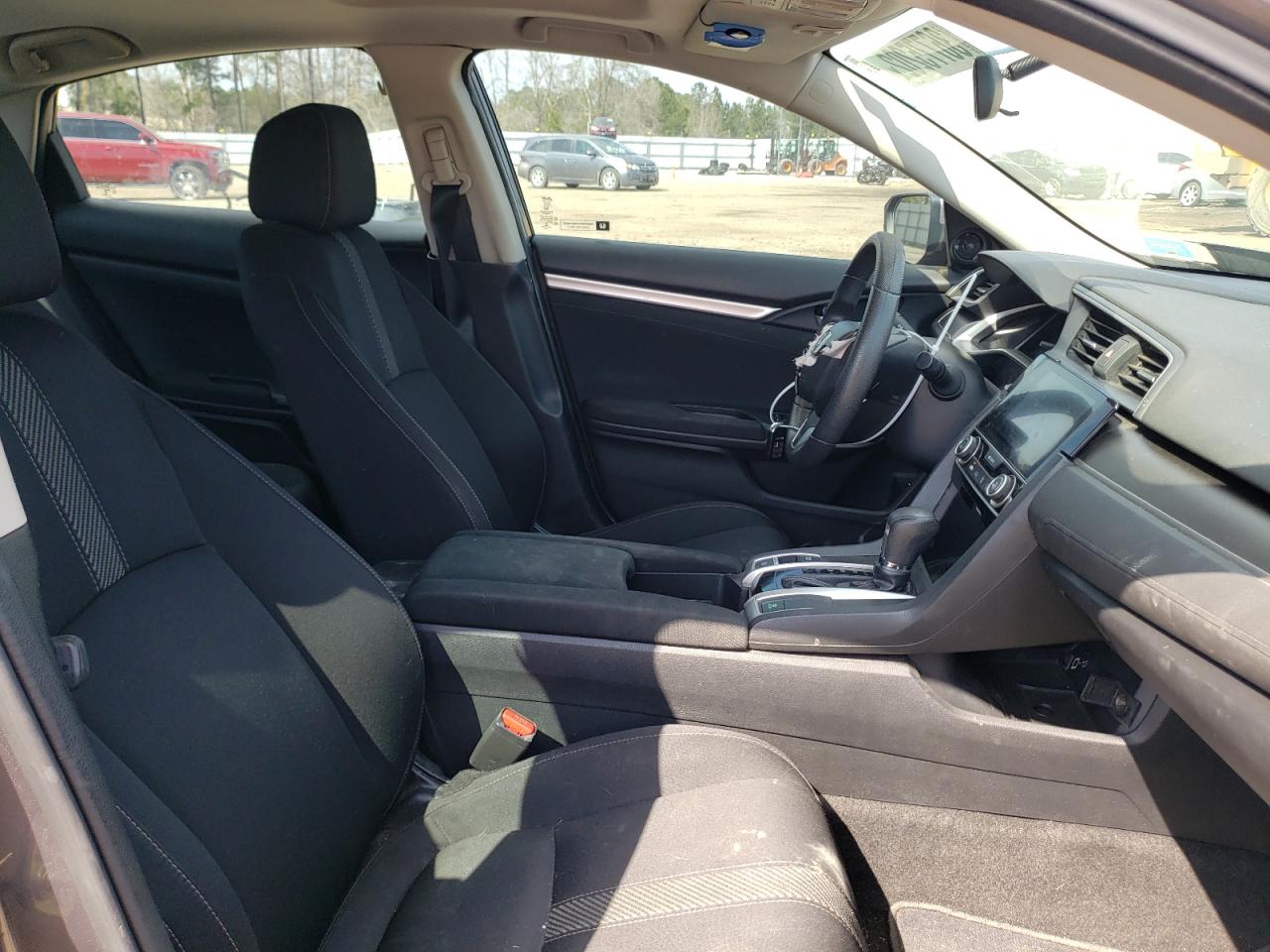 Photo 5 from auction – 2017 HONDA CIVIC EX with VIN 19XFC2F77HE026163