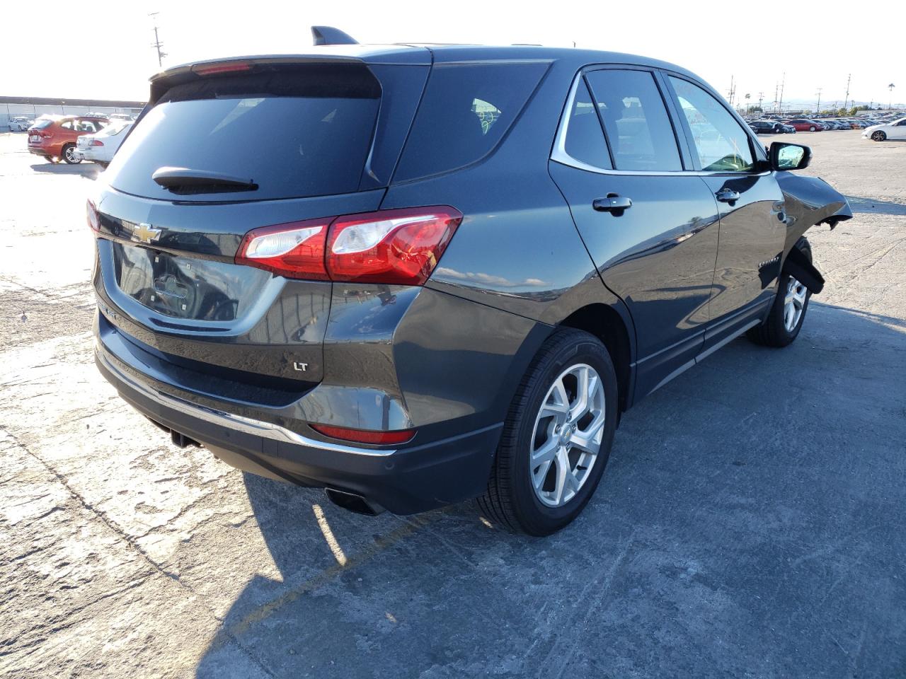 Photo 4 from auction – 2018 CHEVROLET EQUINOX LT with VIN 2GNAXKEX7J6204697