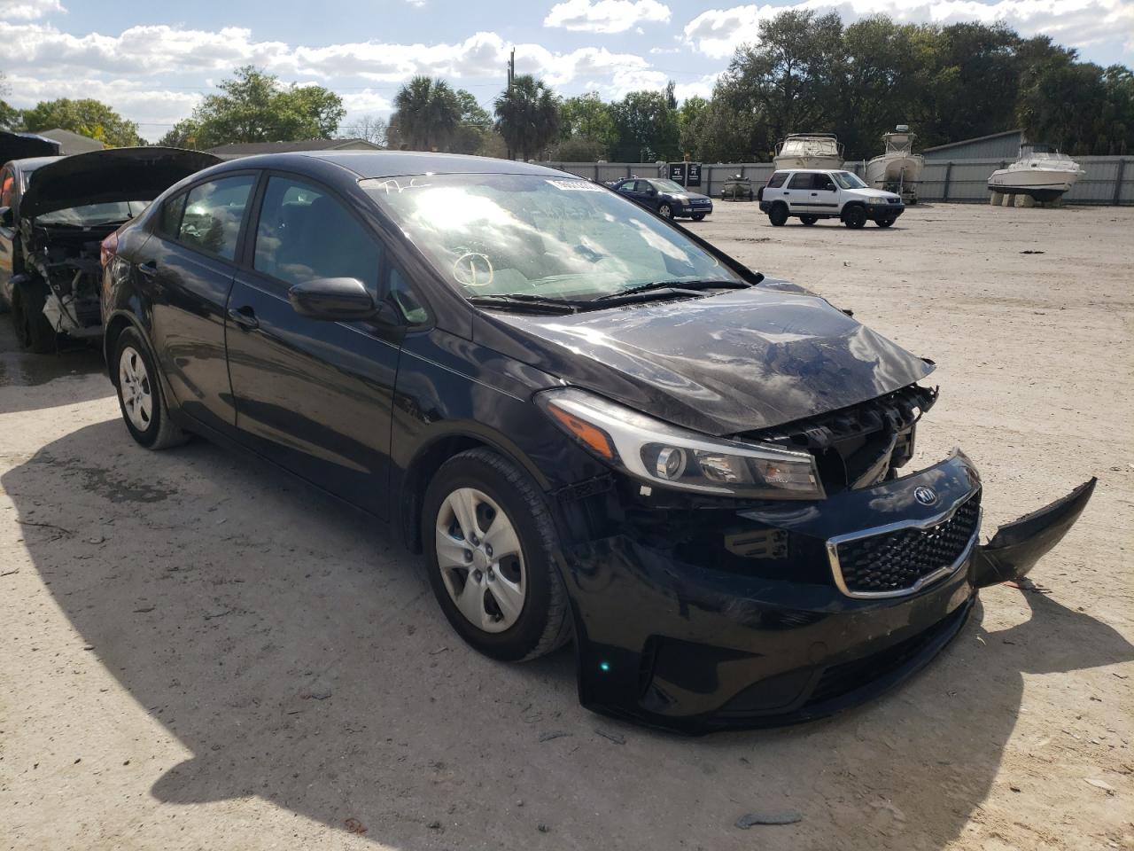 Zdjęcie 1 z aukcji – 2017 KIA FORTE LX z VIN 3KPFL4A75HE153142