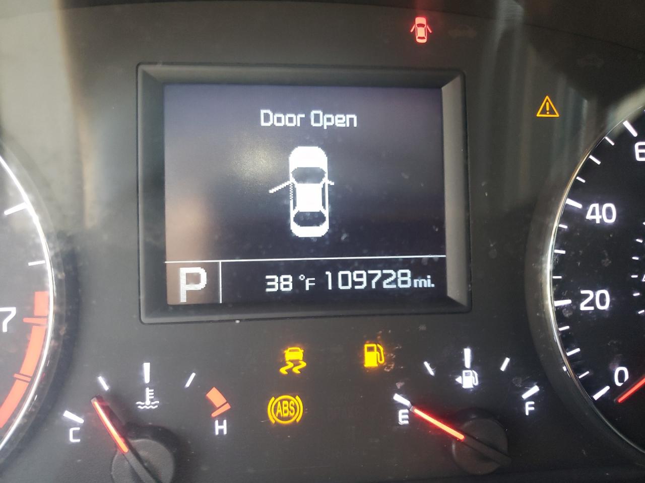Photo 8 from auction – 2015 KIA CADENZA PR with VIN KNALN4D74F5194909
