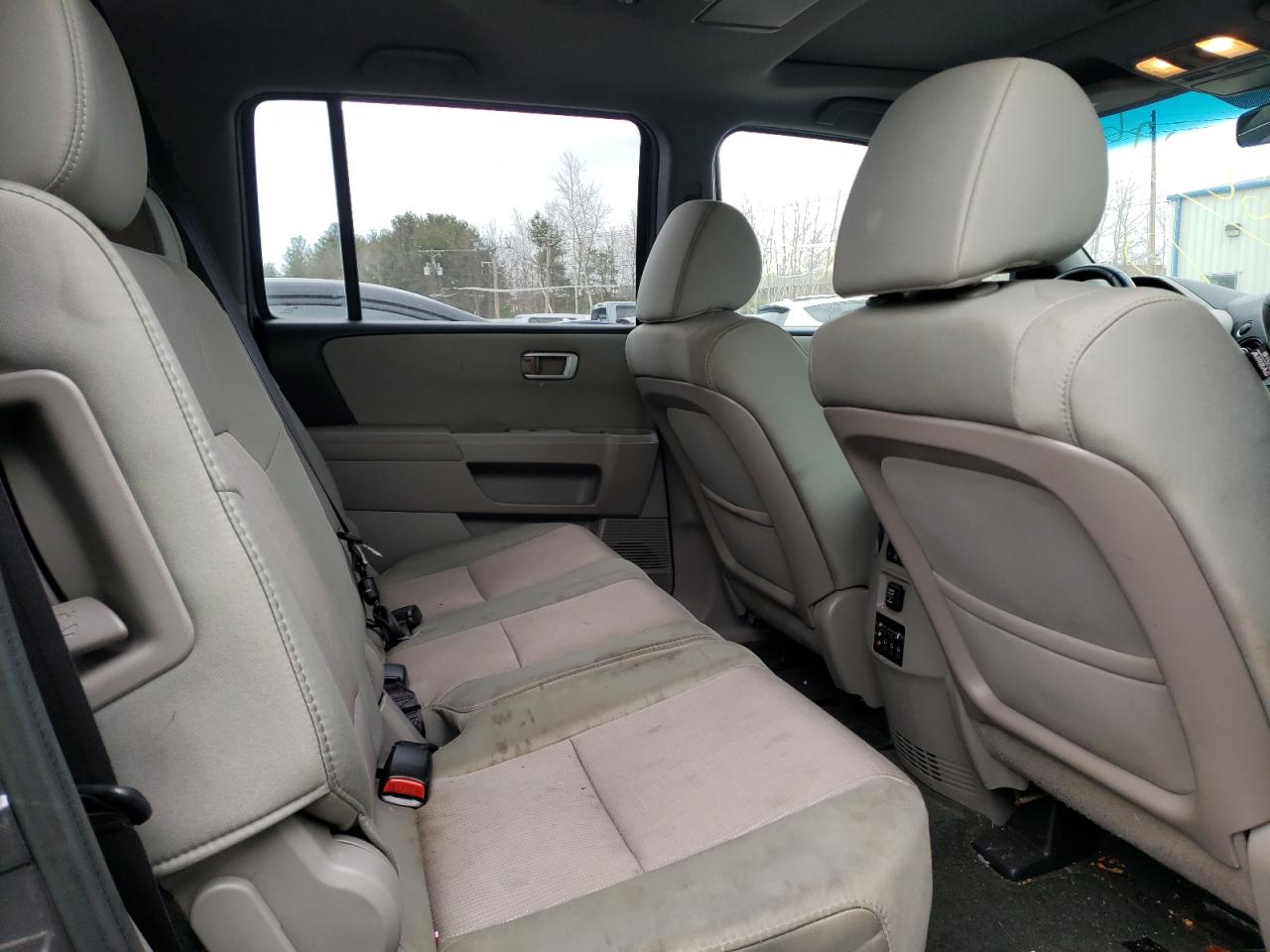Photo 6 from auction – 2015 HONDA PILOT SE with VIN 5FNYF4H32FB076434