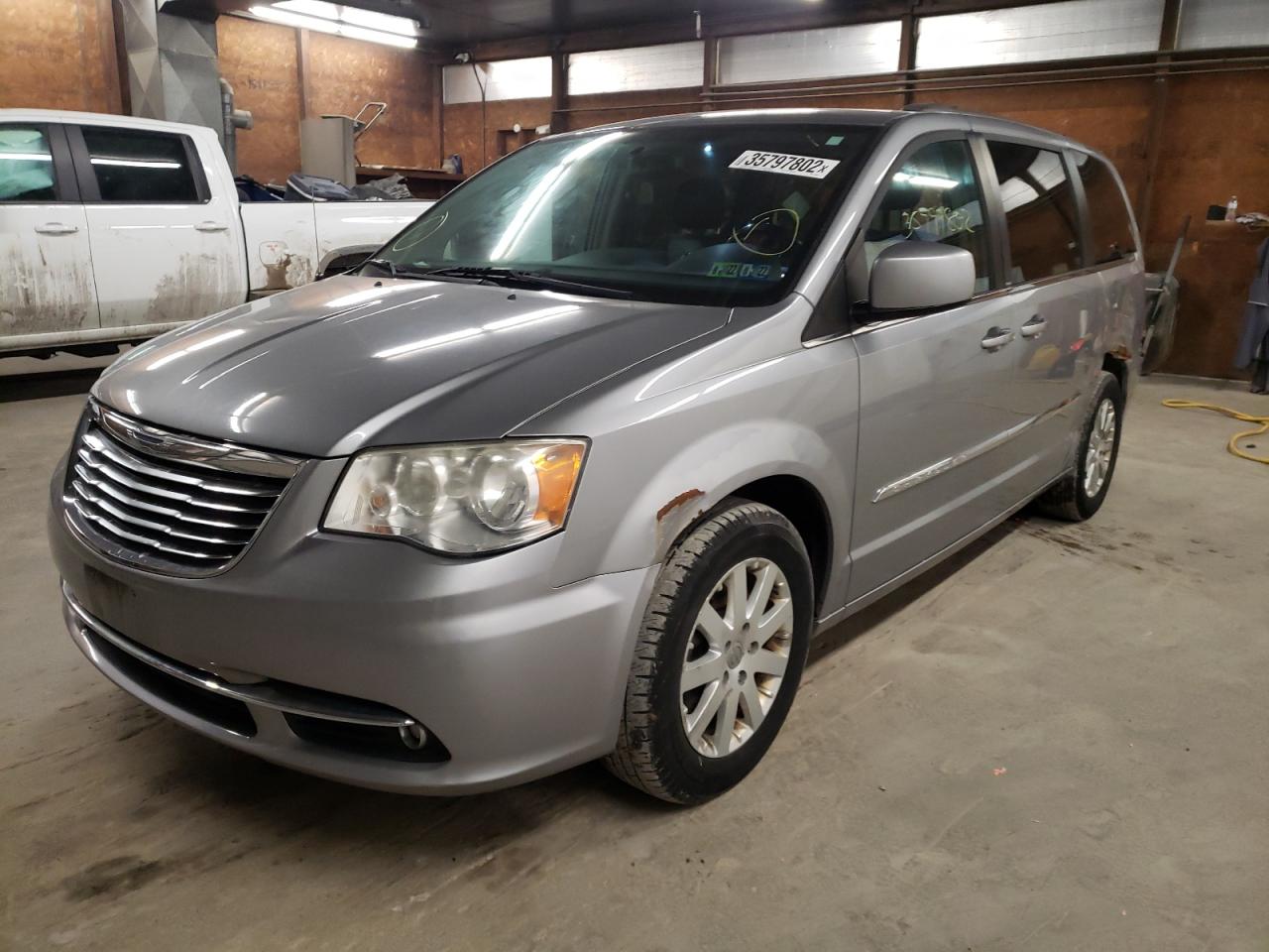 Photo 2 from auction – 2014 CHRYSLER TOWN & COU with VIN 2C4RC1BG8ER314409