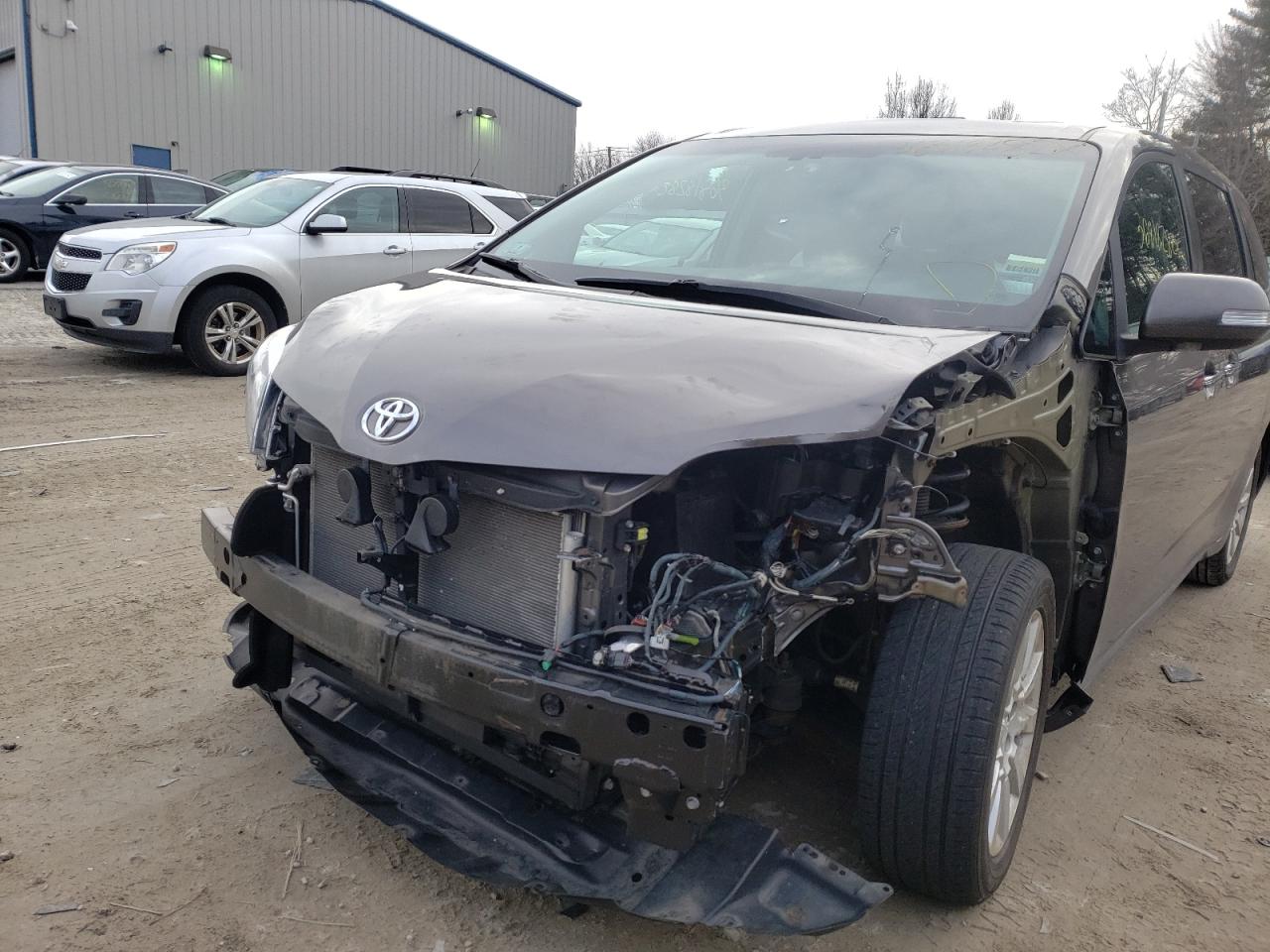 Photo 9 from auction – 2017 TOYOTA SIENNA XLE with VIN 5TDDZ3DC3HS155812