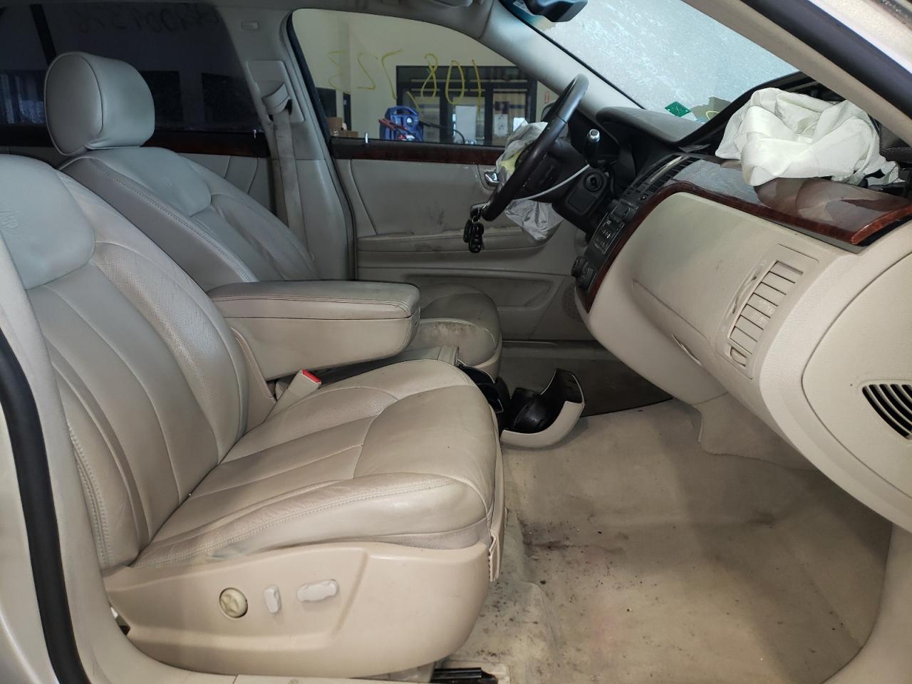 Photo 5 from auction – 2007 CADILLAC DTS with VIN 1G6KD57Y37U228571