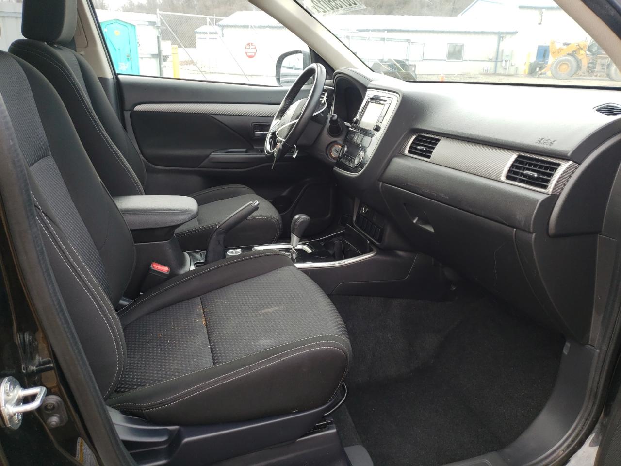 Photo 5 from auction – 2017 MITSUBISHI OUTLANDER with VIN JA4AZ2A33HZ058104
