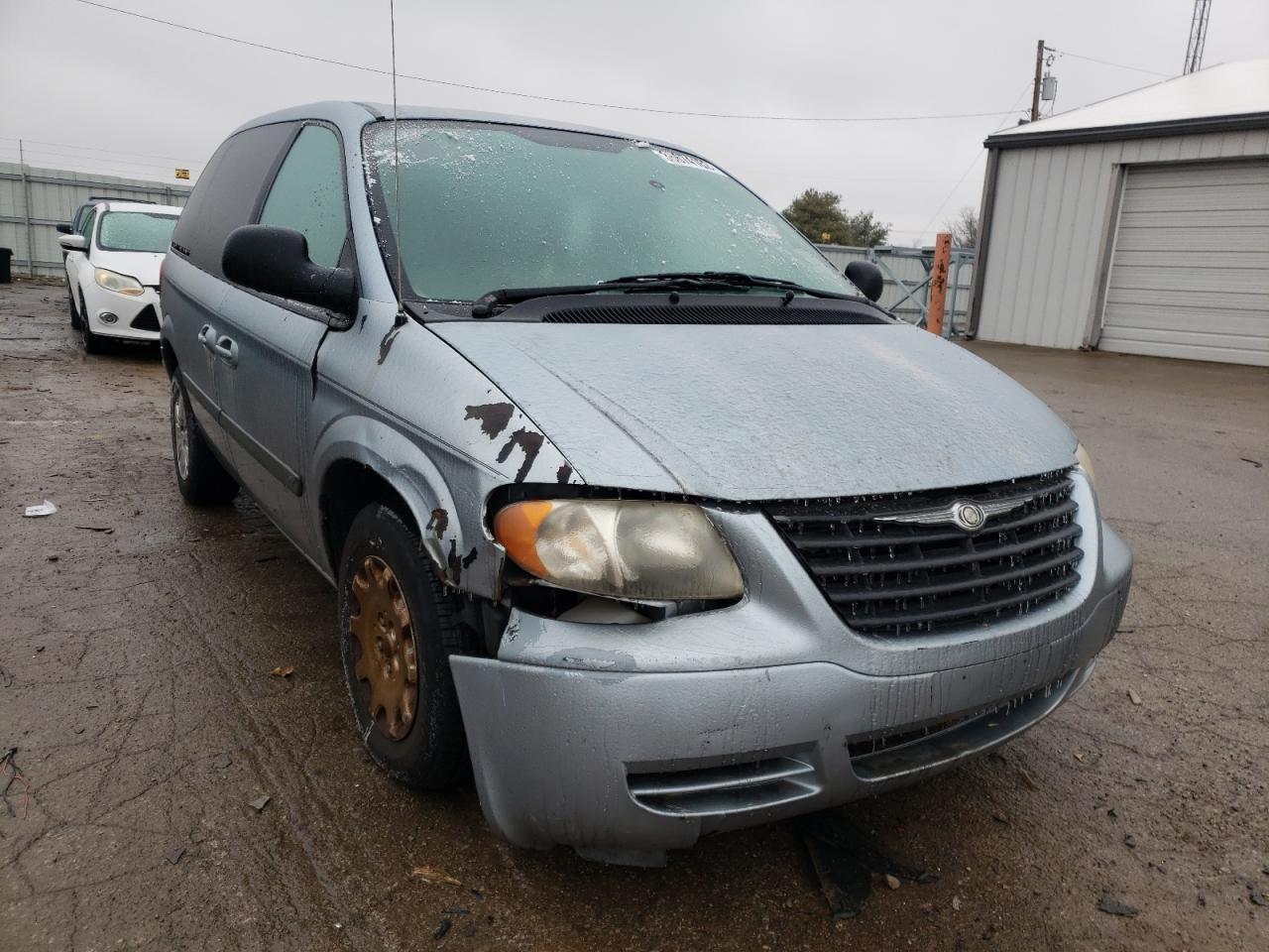 Photo 9 from auction – 2005 CHRYSLER TOWN & COU with VIN 1C4GP45R85B440035