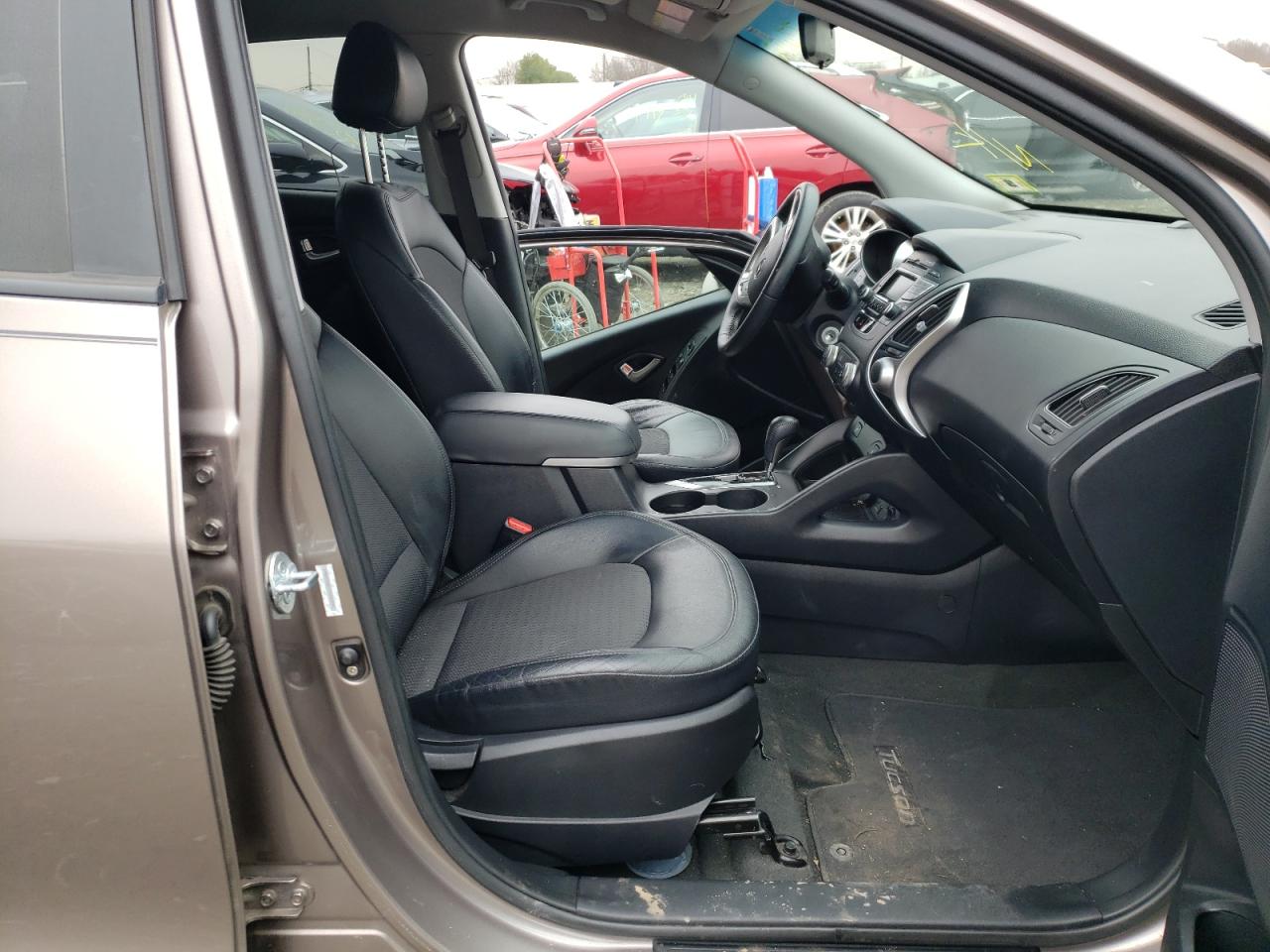 Photo 5 from auction – 2012 HYUNDAI TUCSON GLS with VIN KM8JUCAC7CU452264