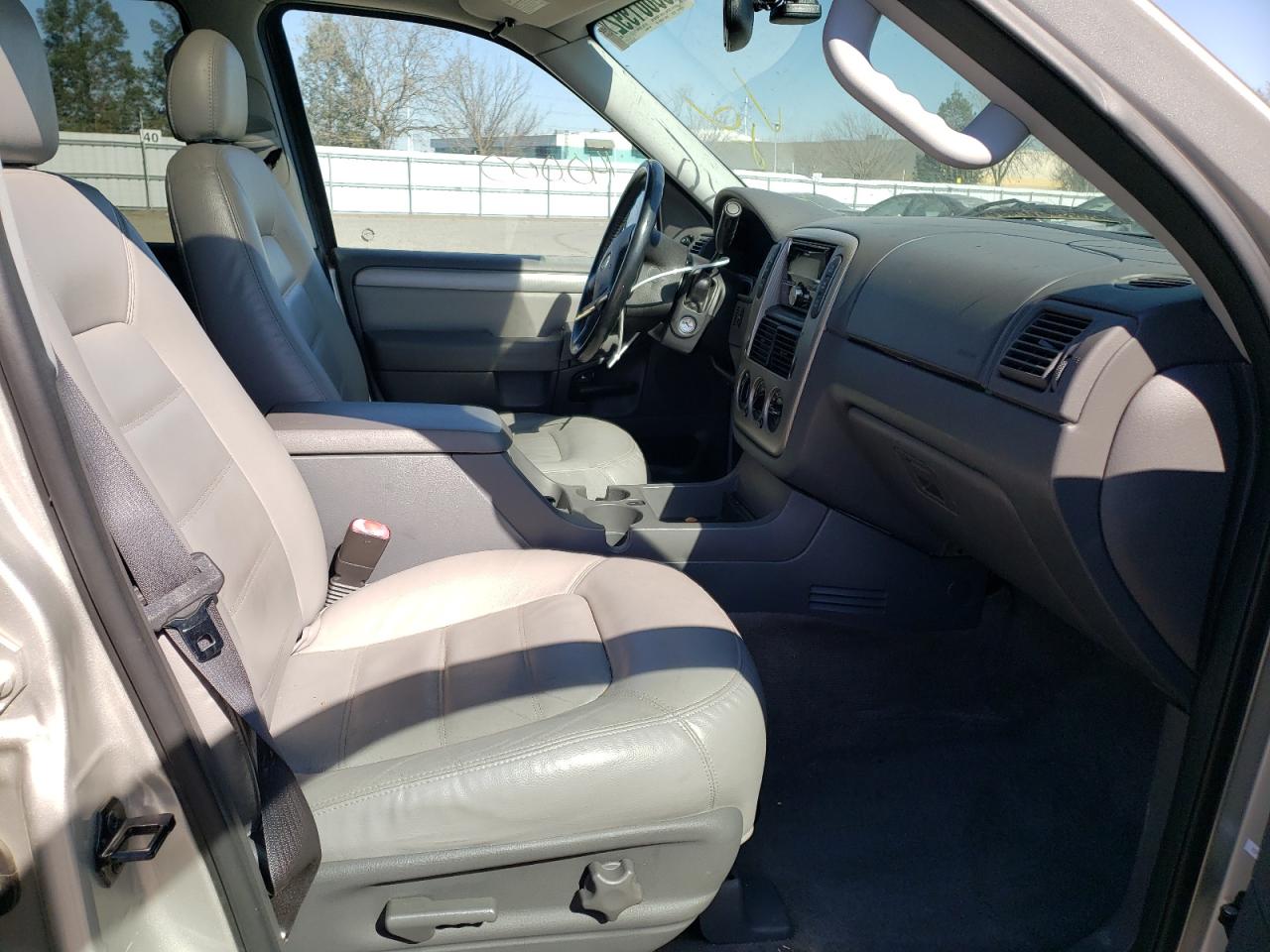 Photo 5 from auction – 2004 FORD EXPLORER X with VIN 1FMDU73W44ZB05247