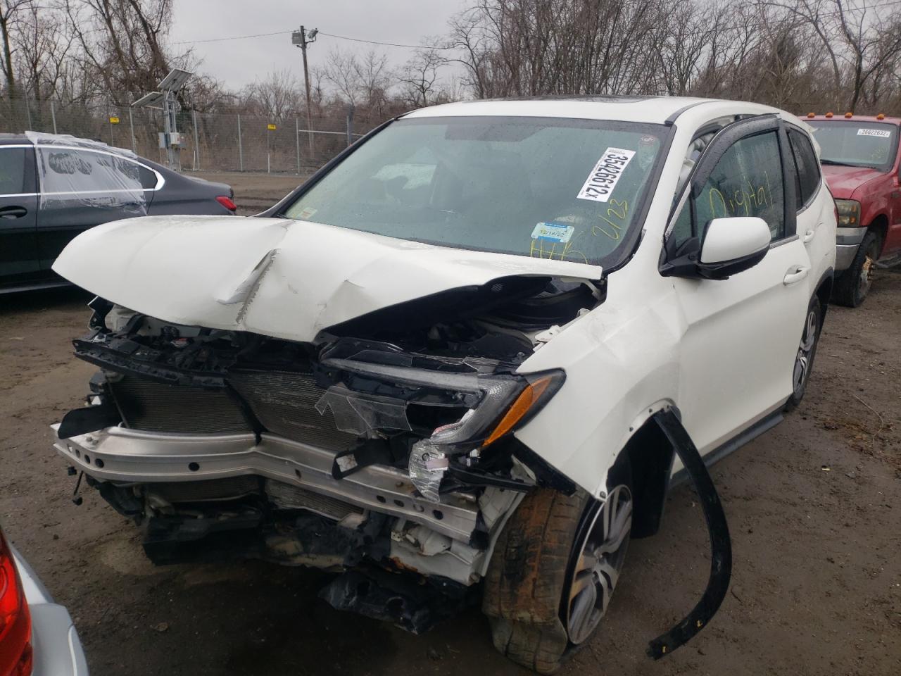 Photo 2 from auction – 2016 HONDA PILOT EXL with VIN 5FNYF6H55GB033995