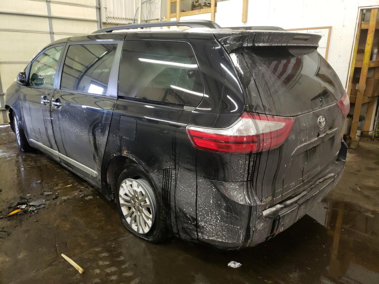 Photo 3 from auction – 2015 TOYOTA SIENNA XLE with VIN 5TDYK3DC0FS688381