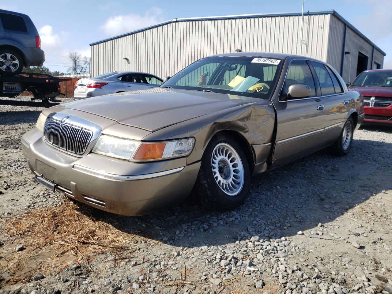 Photo 2 from auction – 2002 MERCURY GRAND MARQ with VIN 2MEFM75W02X640524