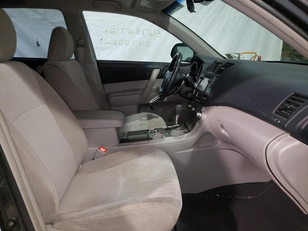 Zdjęcie 5 z aukcji – 2013 TOYOTA HIGHLANDER z VIN 5TDBK3EH3DS263461