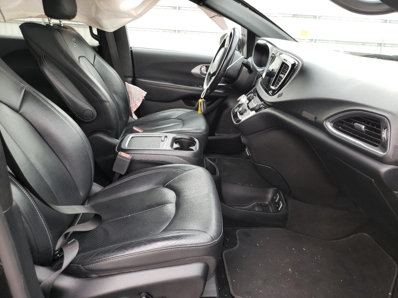 Photo 5 from auction – 2019 CHRYSLER PACIFICA T with VIN 2C4RC1EG0KR609477