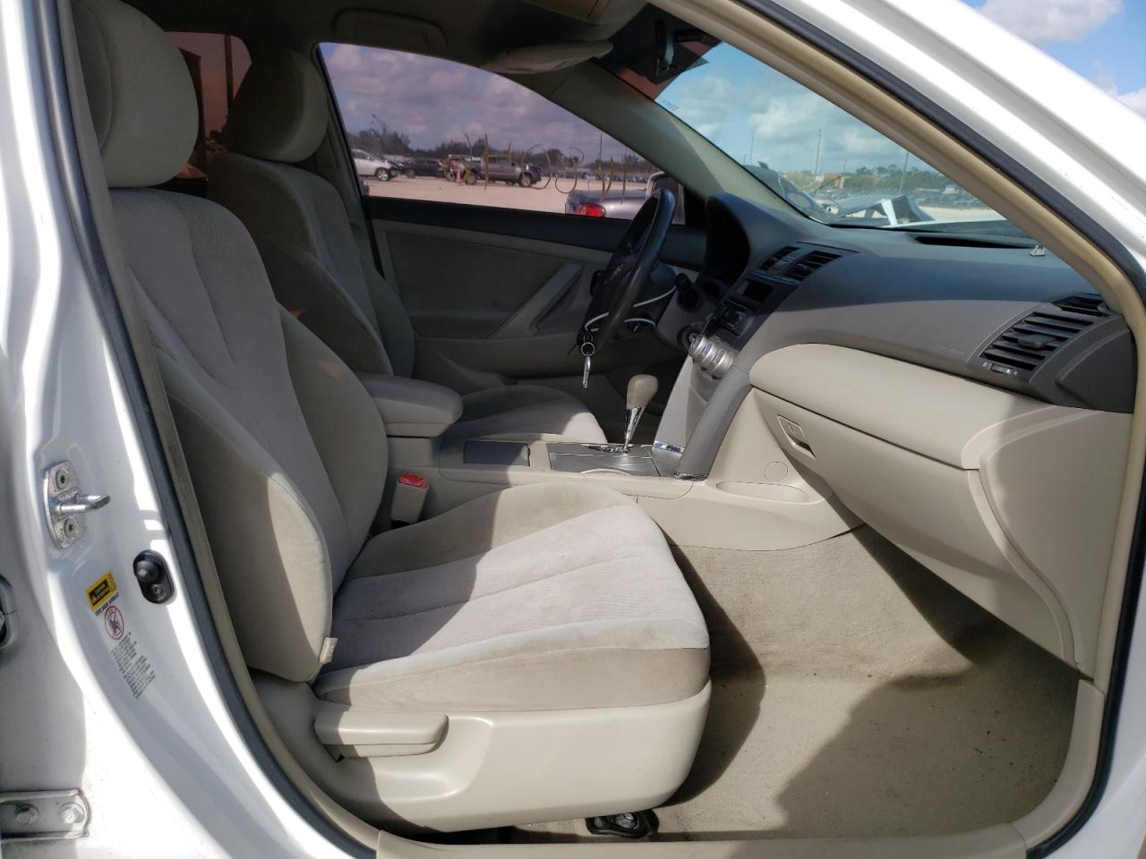 Foto 5 de la subasta – 2011 TOYOTA CAMRY BASE con VIN 4T1BF3EK2BU647963