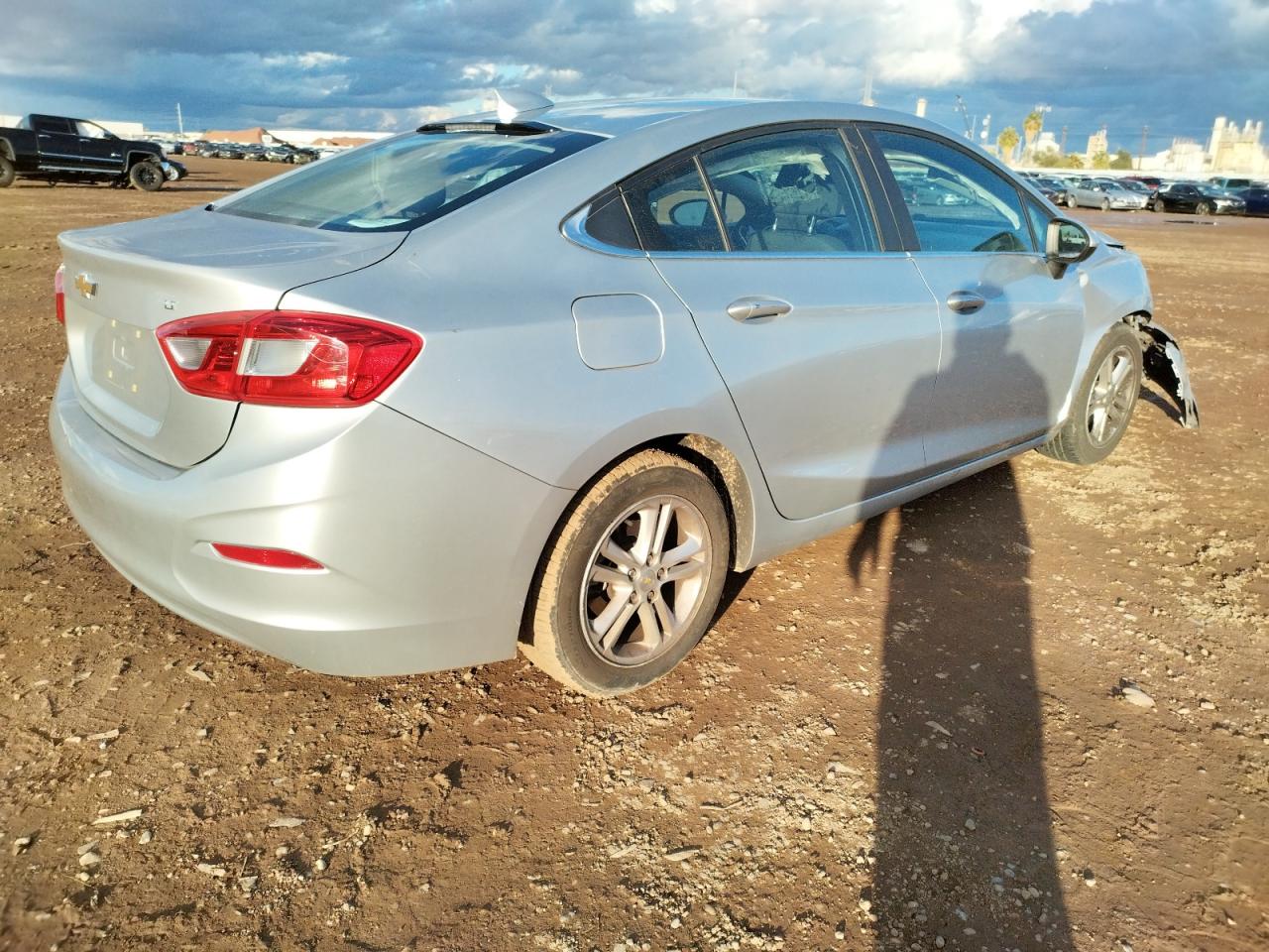 Photo 4 from auction – 2017 CHEVROLET CRUZE LT with VIN 1G1BE5SM2H7260645