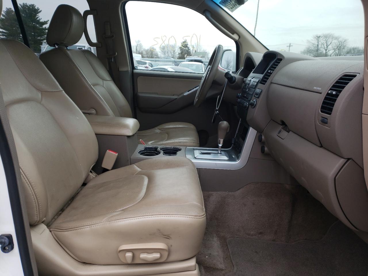Photo 5 from auction – 2011 NISSAN PATHFINDER with VIN 5N1AR1NB7BC625339