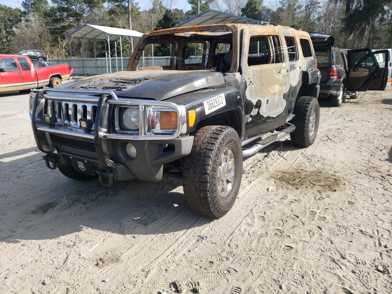 Photo 2 from auction – 2006 HUMMER H3 with VIN 5GTDN136068130808