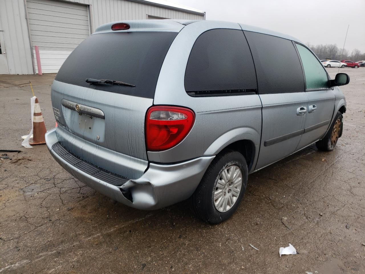 Photo 4 from auction – 2005 CHRYSLER TOWN & COU with VIN 1C4GP45R85B440035