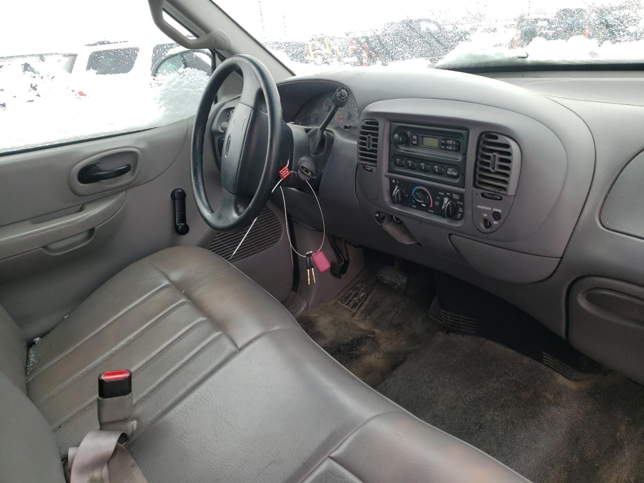 Photo 9 from auction – 2000 FORD F150 with VIN 1FTRX17W6YKA99779
