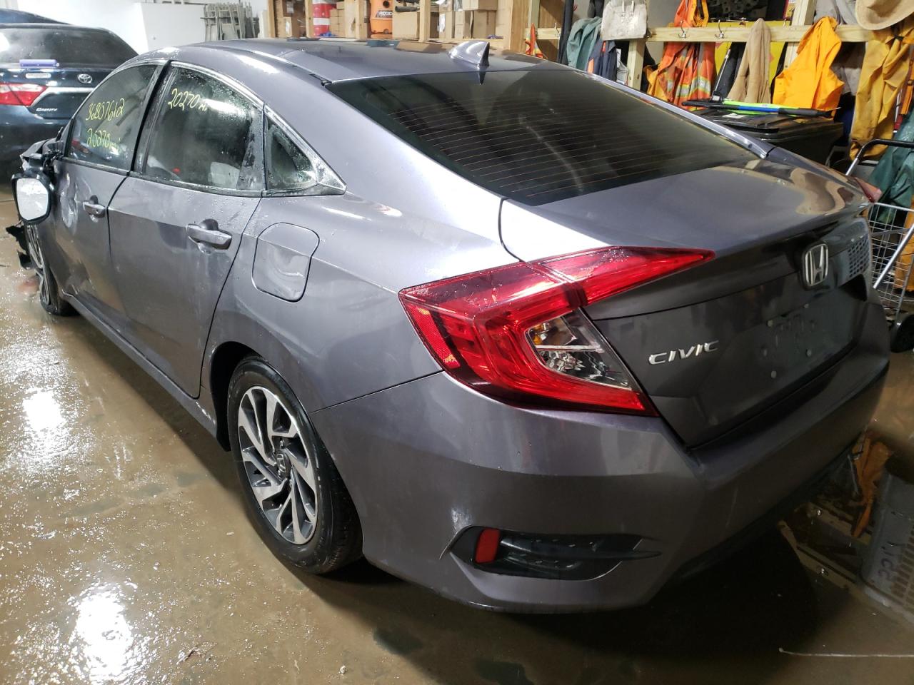 Photo 3 from auction – 2018 HONDA CIVIC EX with VIN 19XFC2F75JE025566