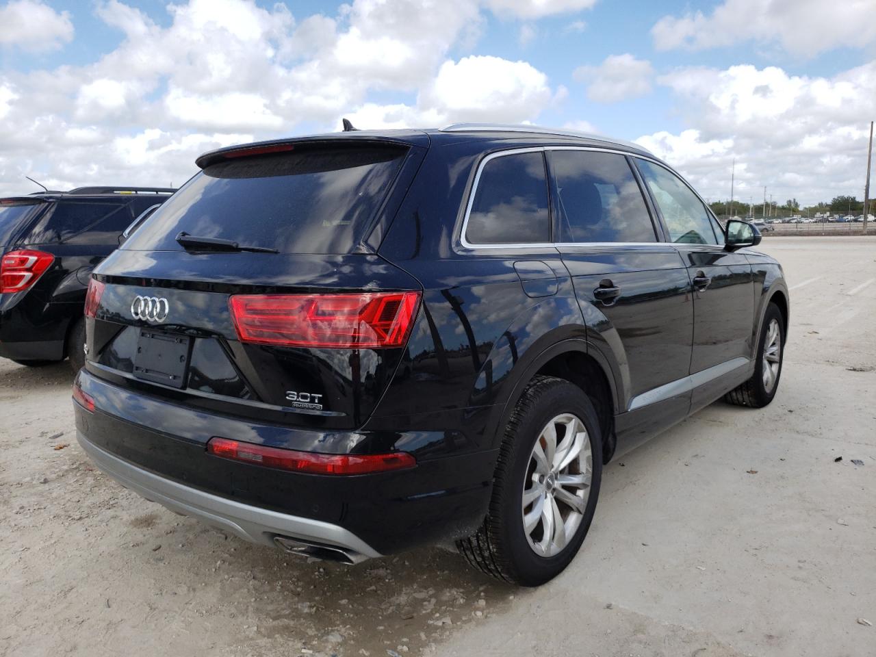 Photo 4 from auction – 2018 AUDI Q7 PREMIUM with VIN WA1LAAF75JD036596