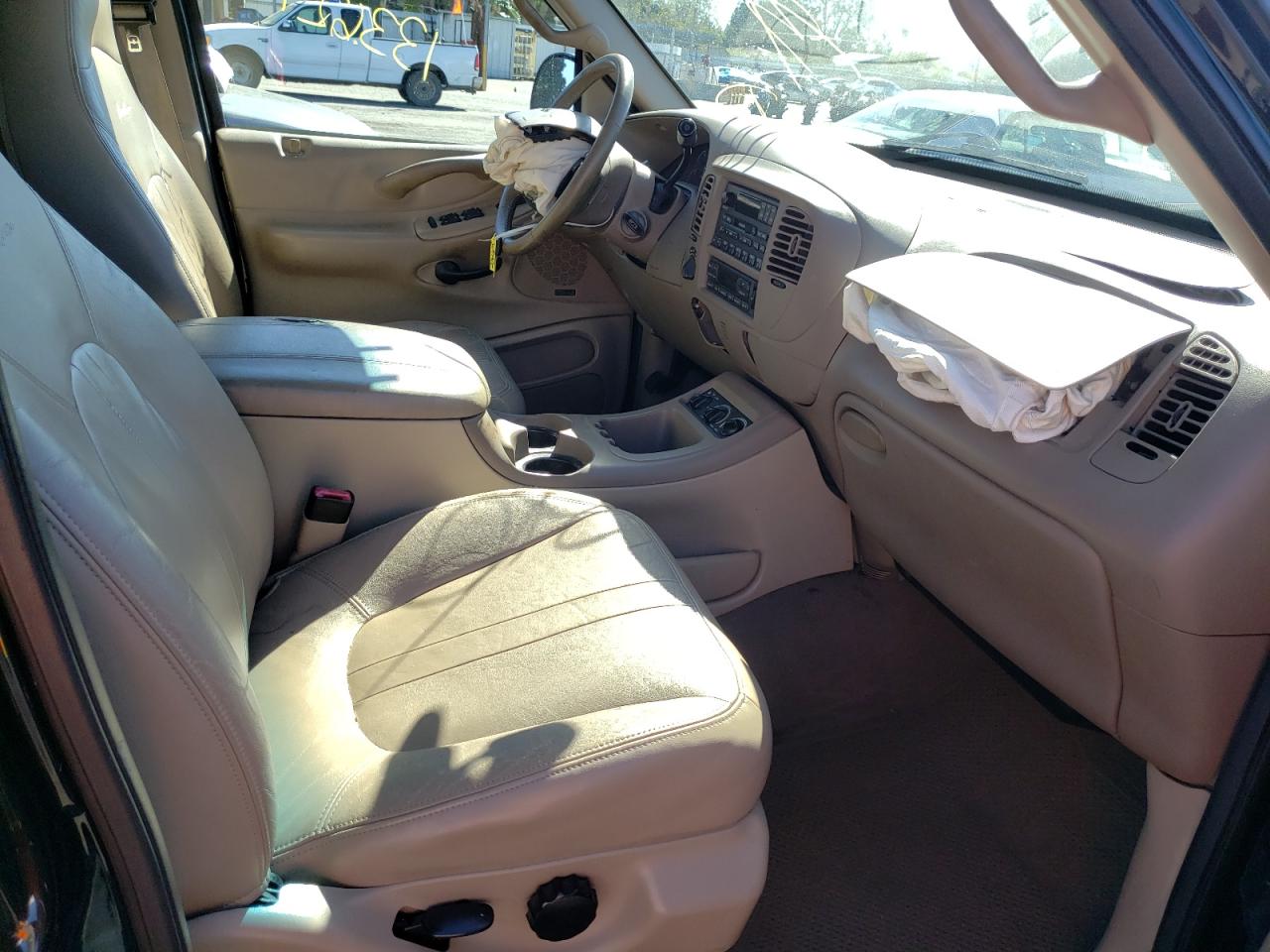 Photo 5 from auction – 2000 FORD EXPEDITION with VIN 1FMPU18L6YLC42756