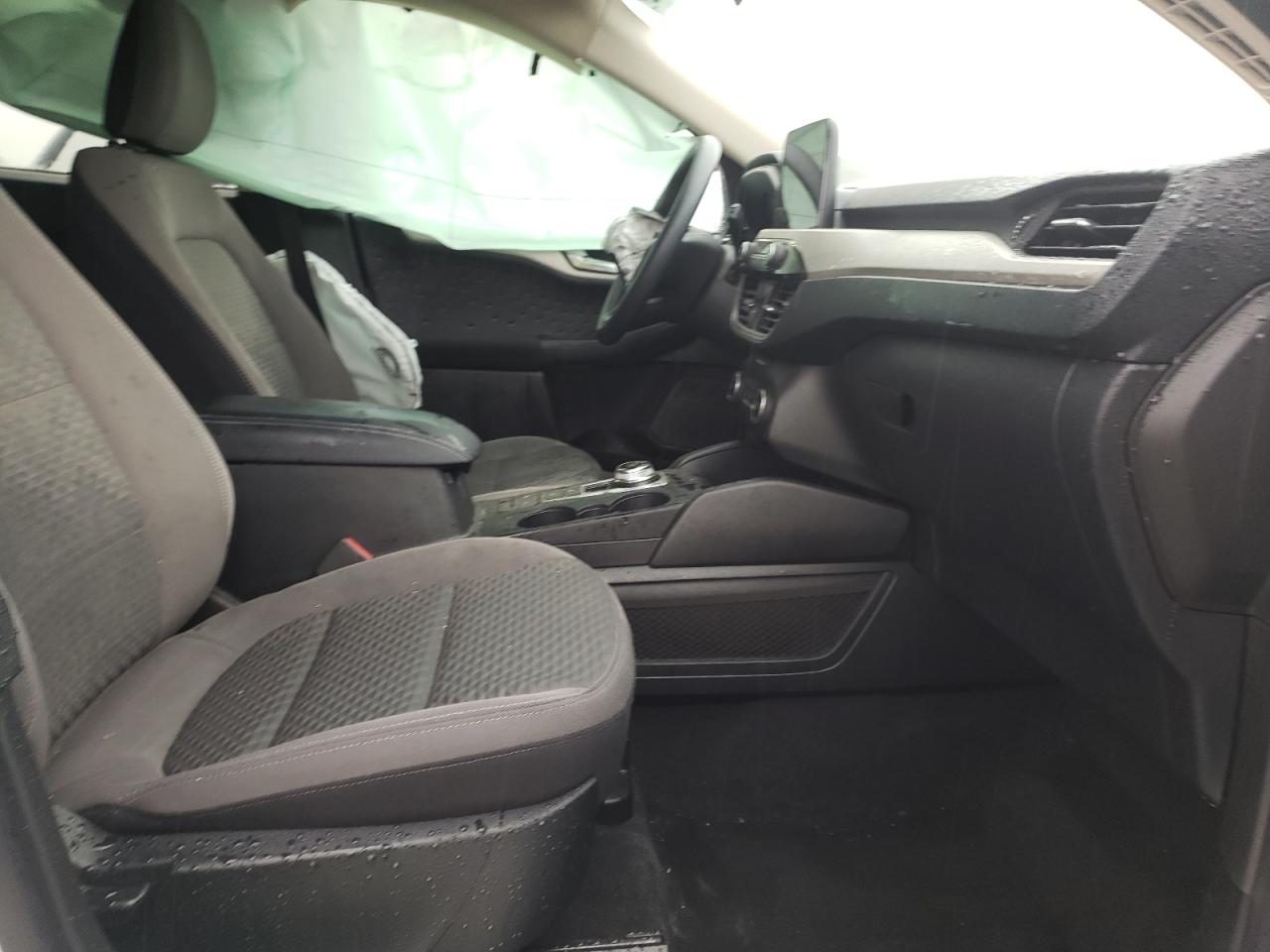 Photo 5 from auction – 2020 FORD ESCAPE SE with VIN 1FMCU9G66LUC29680