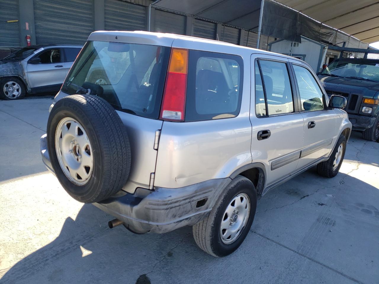 Photo 4 from auction – 2001 HONDA CR-V LX with VIN JHLRD18491C017374