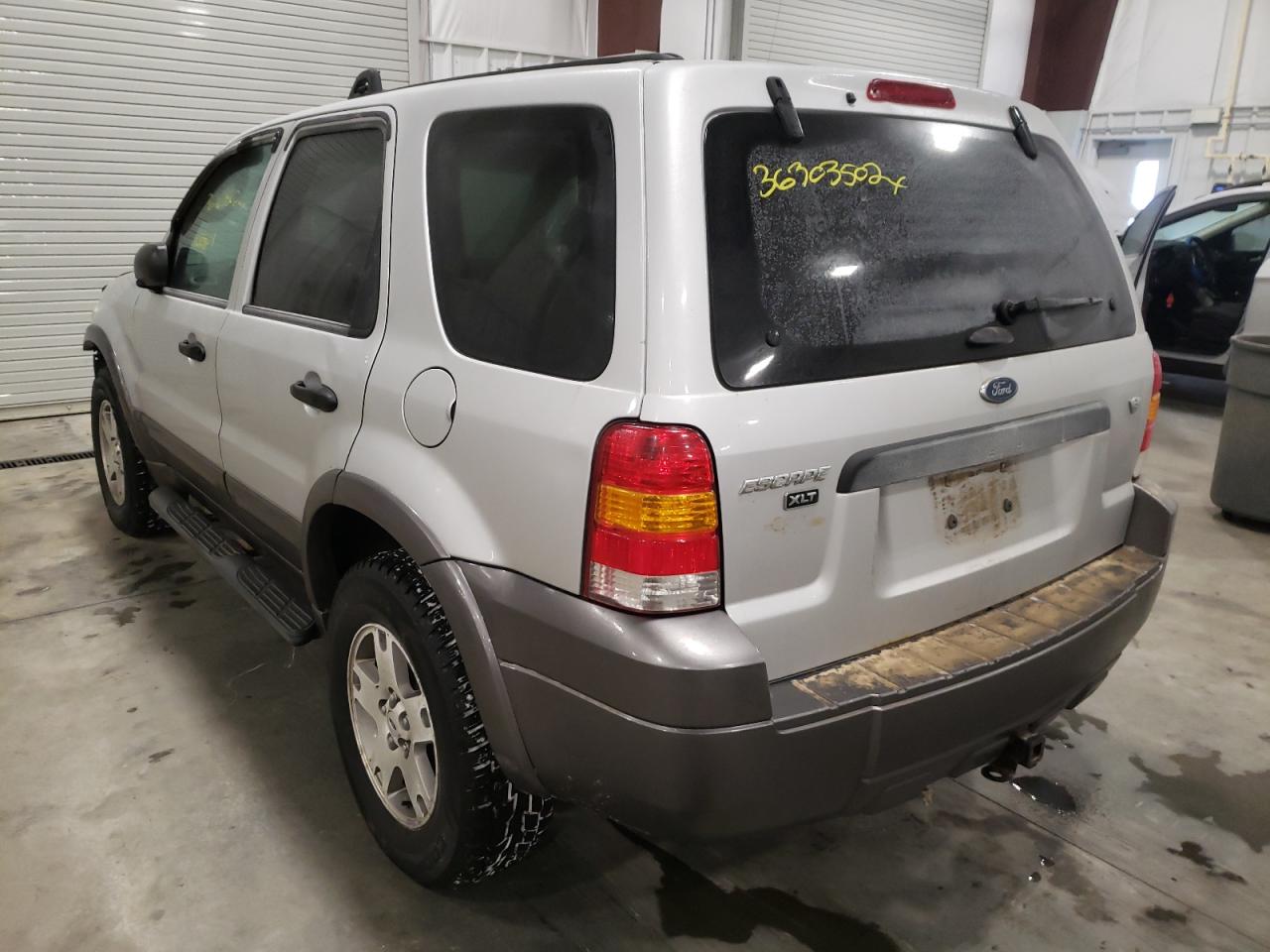 Photo 3 from auction – 2005 FORD ESCAPE XLT with VIN 1FMYU03145KE09380