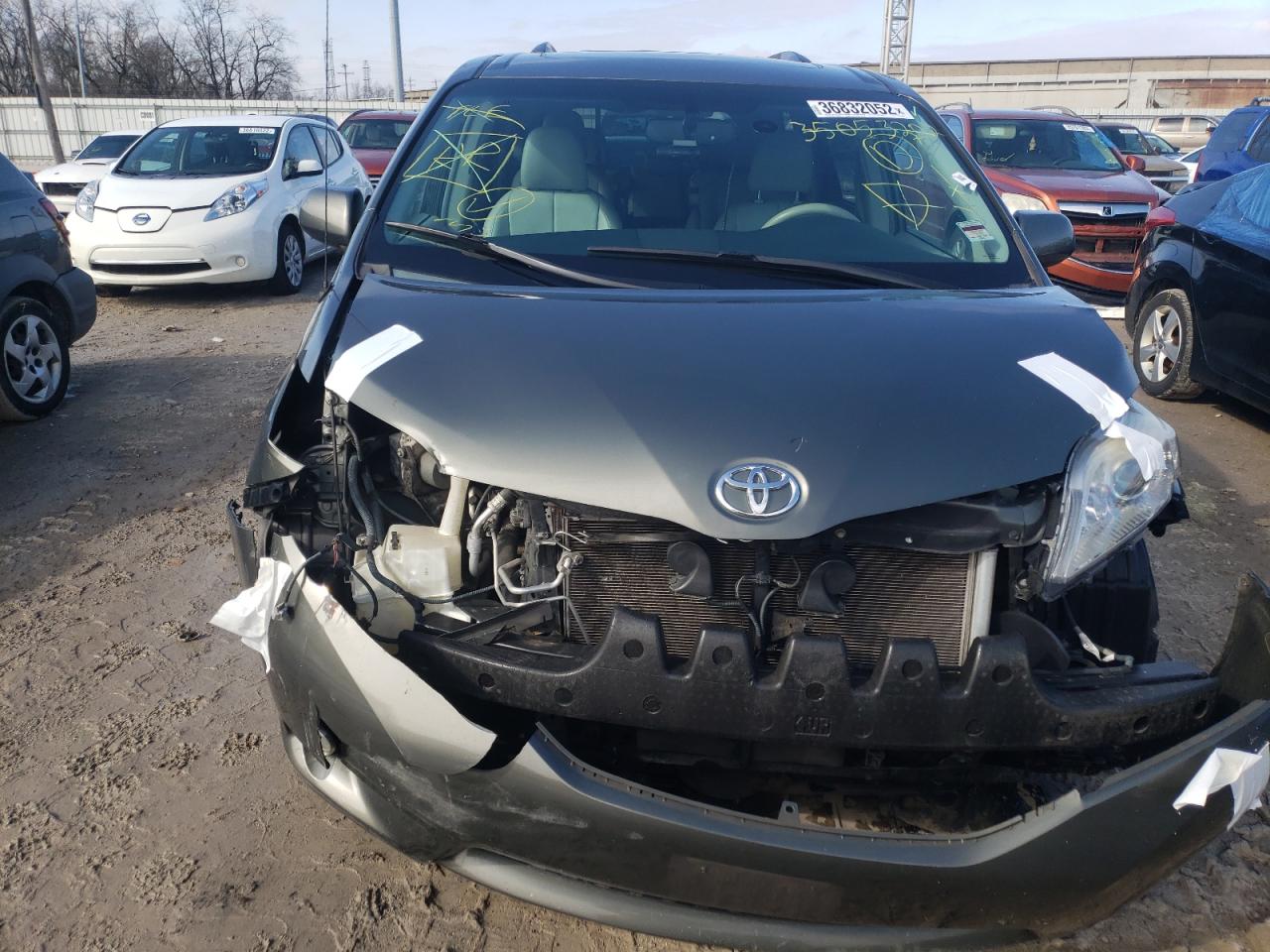 Photo 9 from auction – 2012 TOYOTA SIENNA XLE with VIN 5TDYK3DC6CS218237
