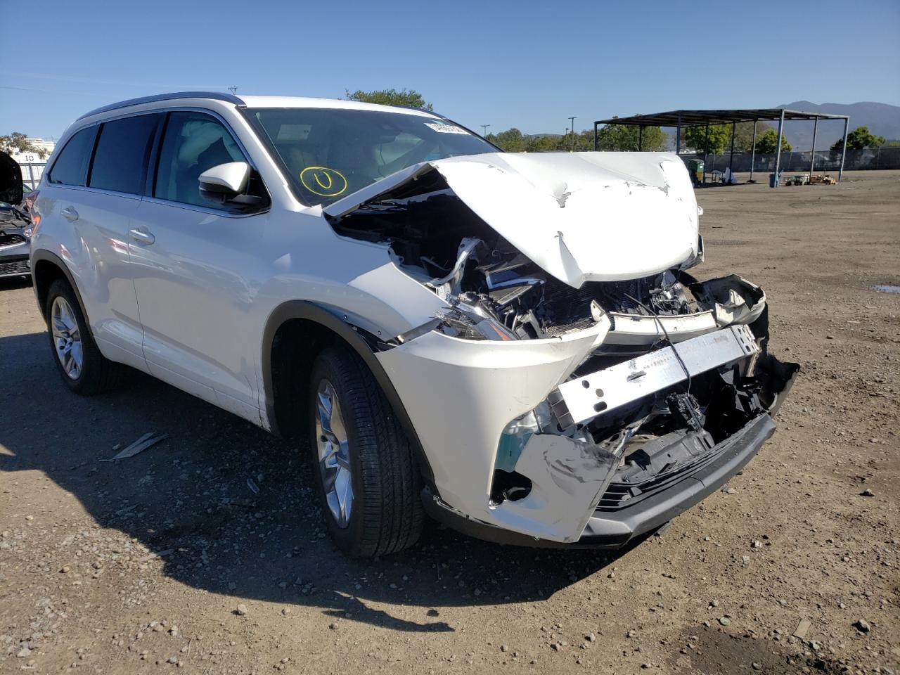 TOYOTA HIGHLANDER 2017 مع رقم تعريف المركبة 5TDYZRFH0HS205515 - صورة من المزاد