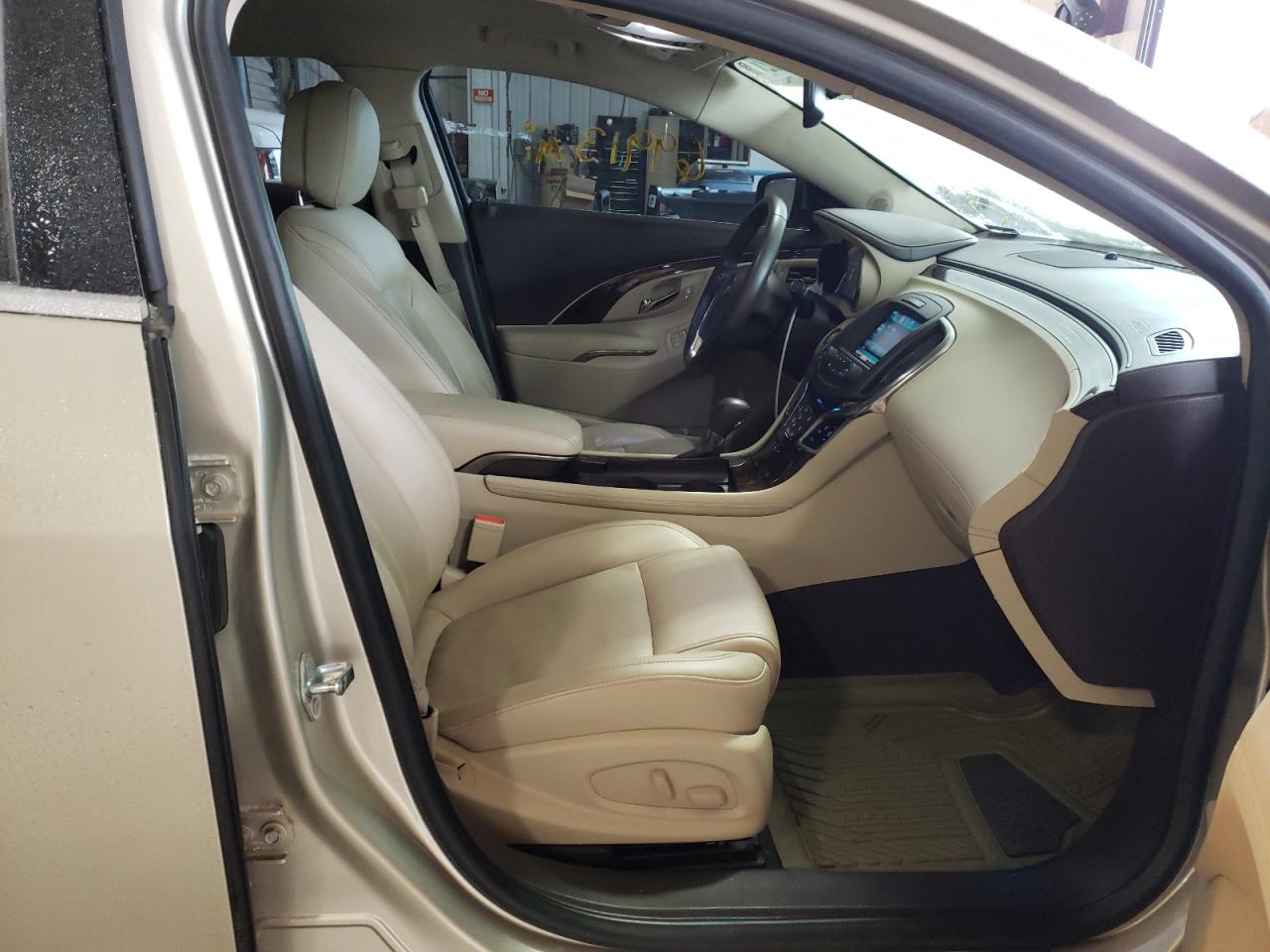 Photo 5 from auction – 2014 BUICK LACROSSE with VIN 1G4GB5G35EF305760