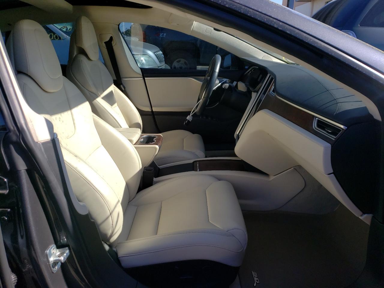 Photo 5 from auction – 2017 TESLA MODEL S with VIN 5YJSA1E2XHF212696