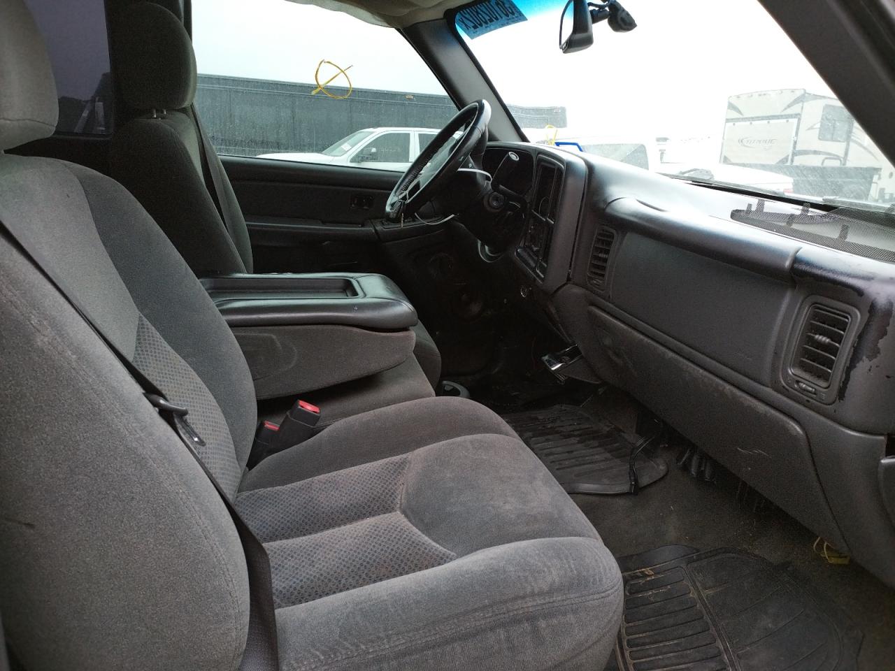 Photo 5 from auction – 2004 CHEVROLET SILVERADO with VIN 2GCEC19V741133236