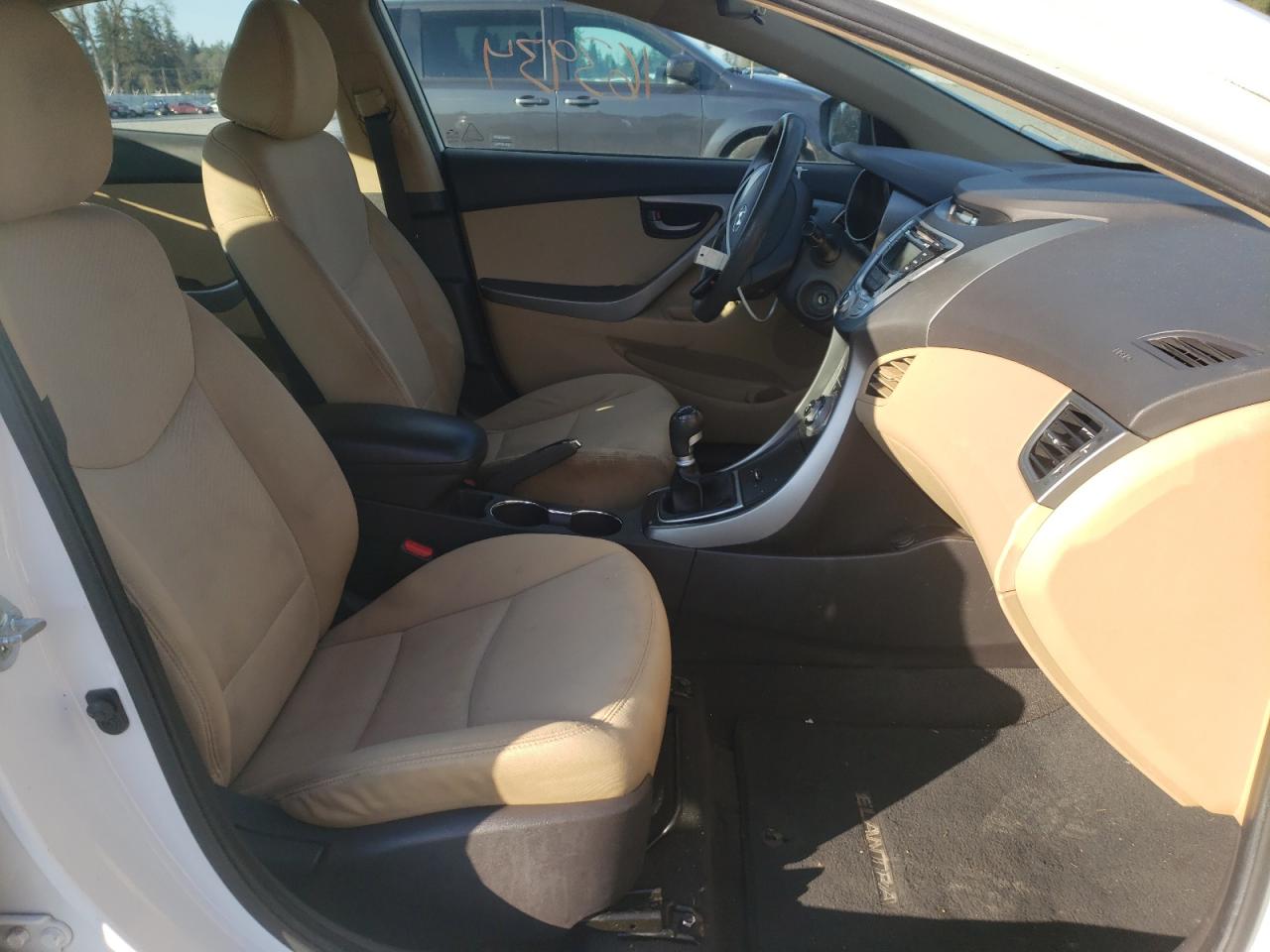 Photo 5 from auction – 2012 HYUNDAI ELANTRA GL with VIN 5NPDH4AE5CH134053