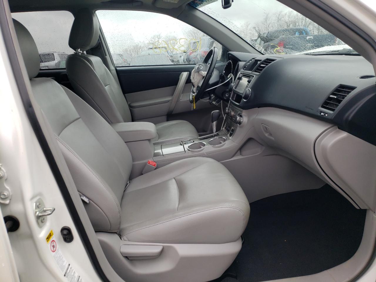 Photo 5 from auction – 2013 TOYOTA HIGHLANDER with VIN 5TDBK3EH6DS247254