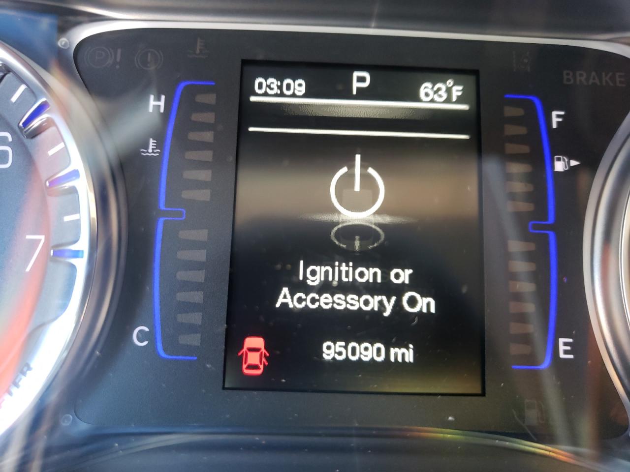 Photo 8 from auction – 2015 CHRYSLER 200 LIMITE with VIN 1C3CCCAB3FN556213