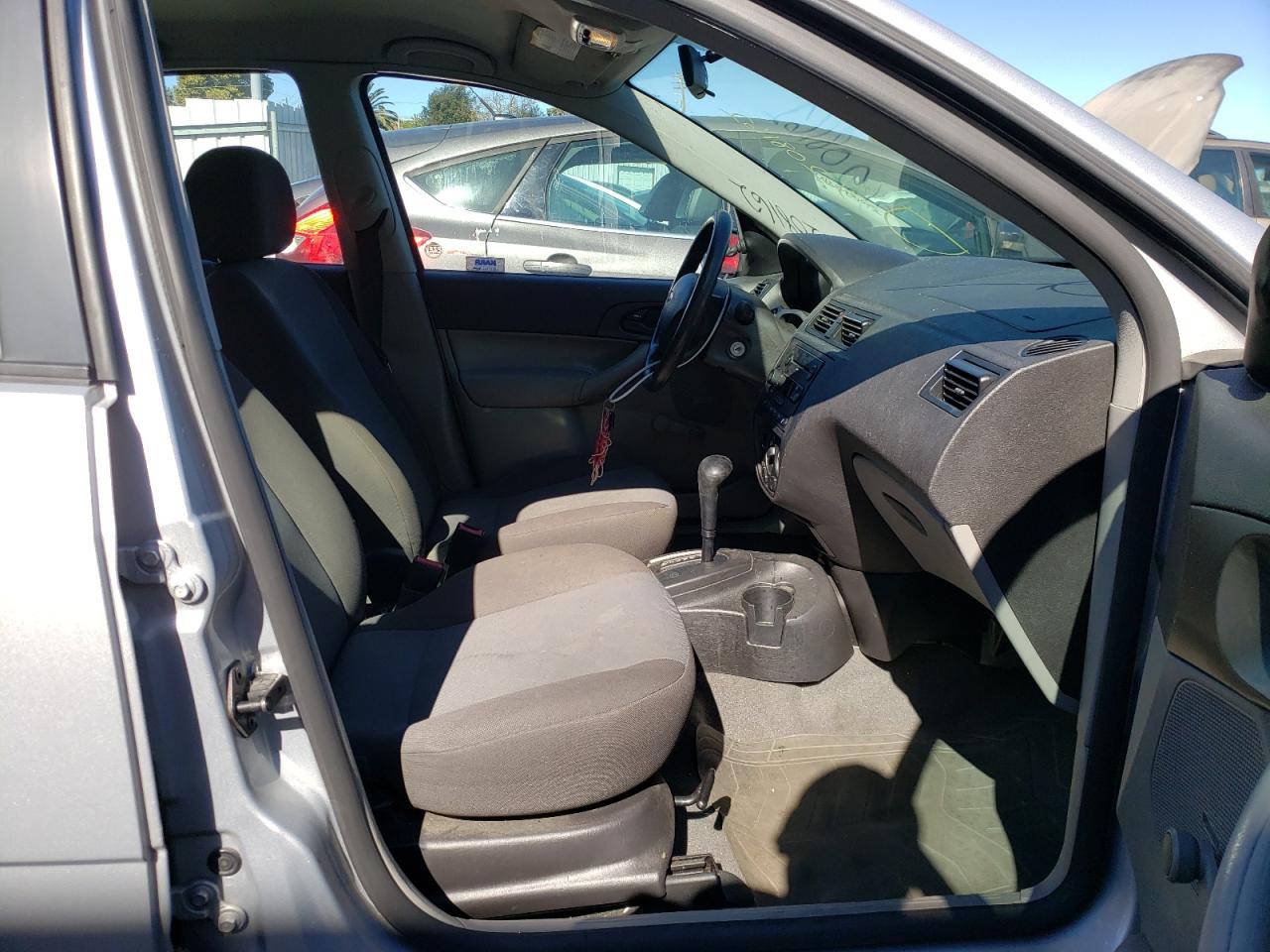 Photo 5 from auction – 2007 FORD FOCUS ZX4 with VIN 1FAFP34N67W135266