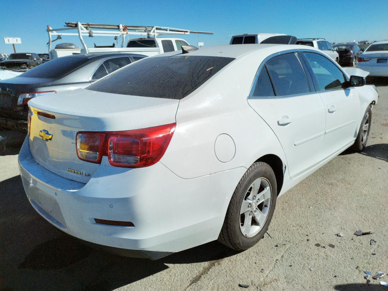 صورة رقم 4 من المزاد - 2015 CHEVROLET MALIBU LS مع VIN 1G11B5SL2FF312337